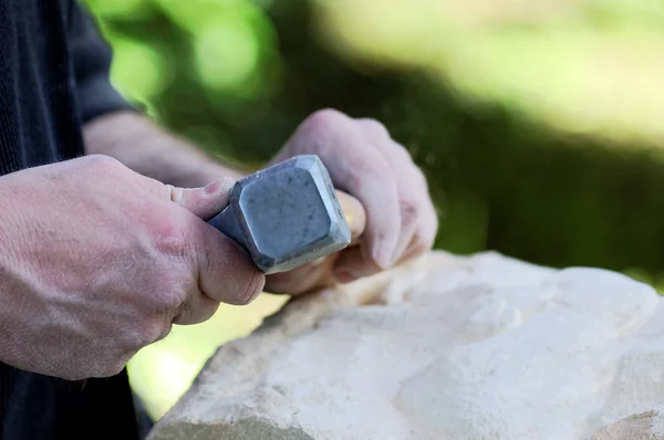 Escultor de piedra — Foto de Stock