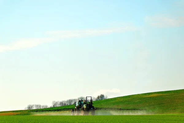 Spraying pesticide — Stock Photo, Image