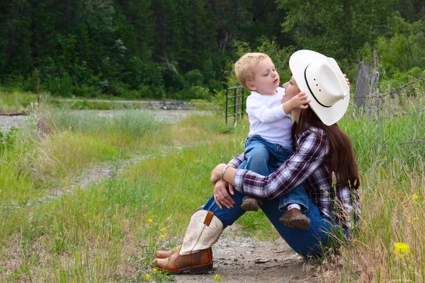 Madre e hijo —  Fotos de Stock