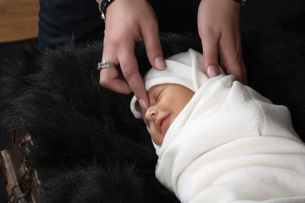 Bayi perempuan yang tertidur. — Stok Foto