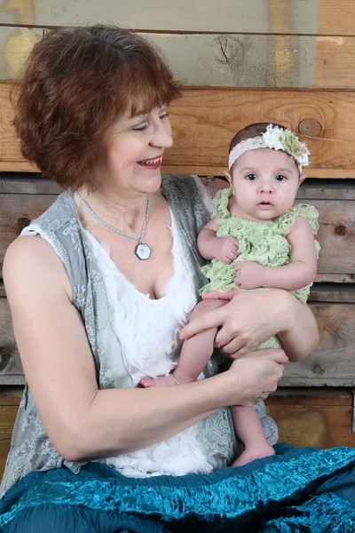 Mormor och grandaughter — Stockfoto