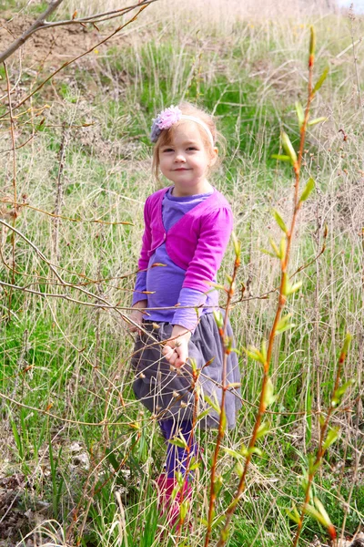 Menina na primavera — Fotografia de Stock