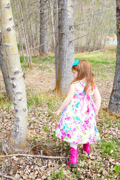 Mädchen im Frühling — Stockfoto