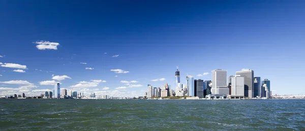 O centro da cidade de Nova York w a torre Freedom e Nova Jersey — Fotografia de Stock