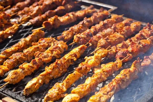 Barbecue sticks with chicken meat — Stock Photo, Image