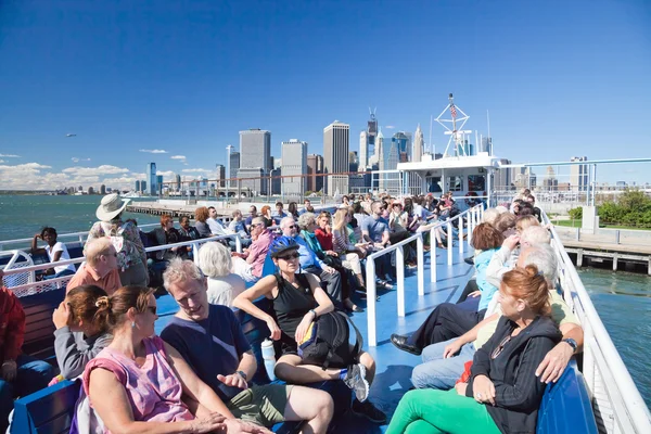 New york - öppet däck governors island färjan — Stockfoto