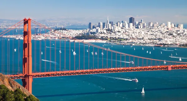 San Francisco Panorama w el puente Golden Gate Fotos de stock libres de derechos