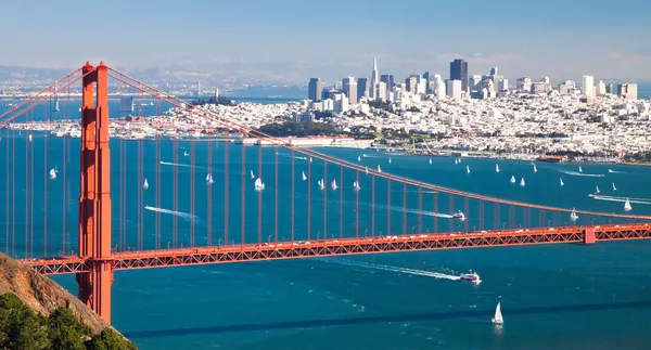 San Francisco-Panorama auf der Brücke des Goldenen Tores lizenzfreie Stockfotos