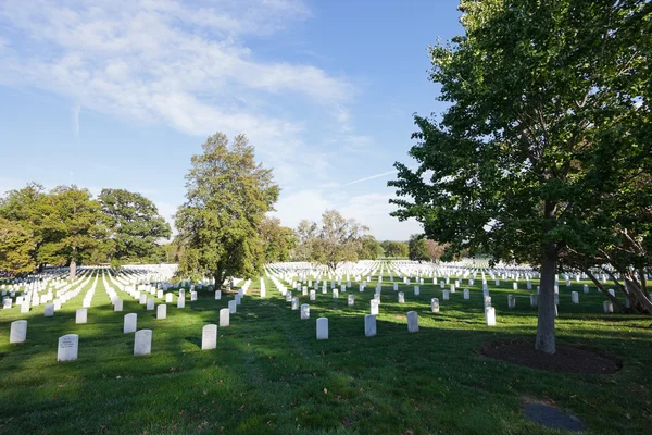 WASHINGTON DC - OCT 12: Rows and columns of US soldier's tombsto — Stock Photo, Image