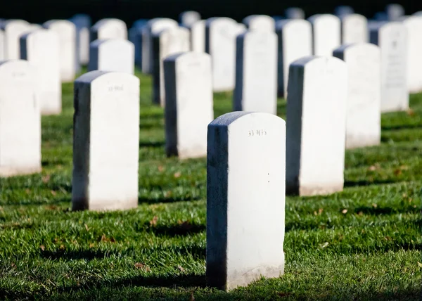 Washington dc - Okt 16: Reihen und Säulen von uns Soldatengrabstein — Stockfoto