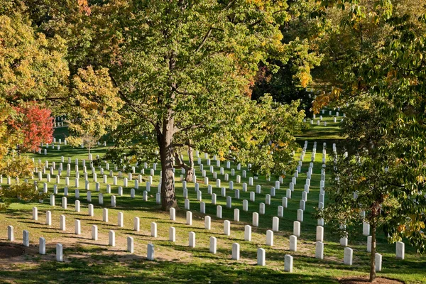 WASHINGTON DC - OCT 16: Rows and columns of US soldier's tombsto — Stock Photo, Image