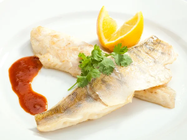 Grilled Pike perch with lemon — Stock Image Grilled Pike perch with lemon Royalty Free Stock Images