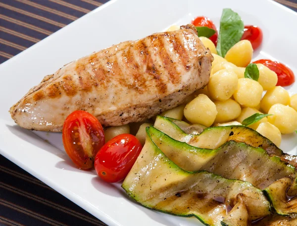 Grilled chicken breast w grilled aubergine and gnocchi — Stock Photo, Image