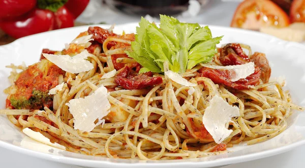 Die getrockneten Tomaten w Pasta — Stockfoto