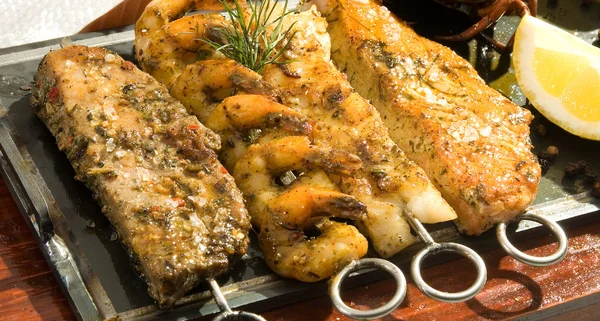 Viande de poisson grillé — Photo