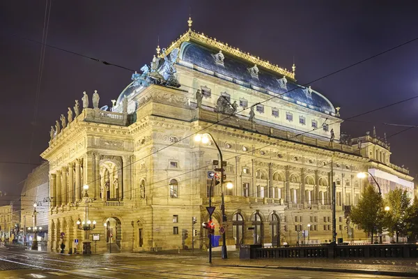 プラハ、チェコ共和国、国民劇場 — ストック写真