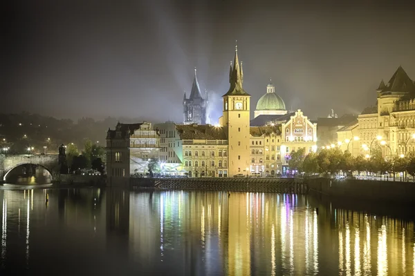 Praga, República Checa, Novotny Lavka y Puente de Carlos — Foto de Stock