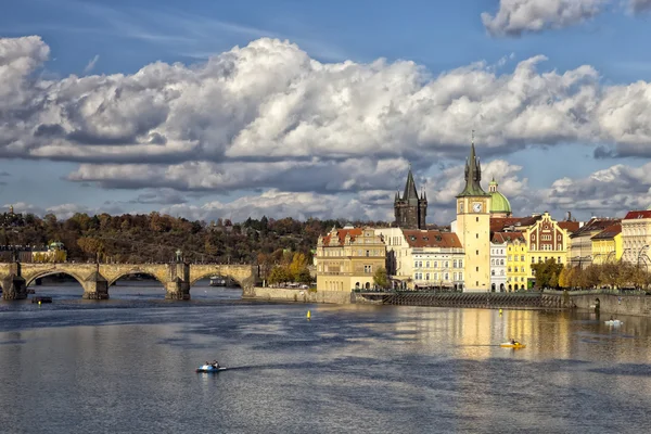 Novotného lávka Praha, Česká republika, na staré město — Stock fotografie