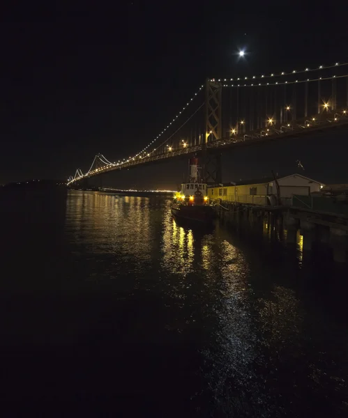 San francisco bay bridge i natt — Stockfoto