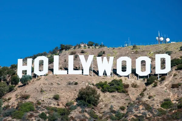 Hollywood logga på santa monica mountains i los angeles — Stockfoto