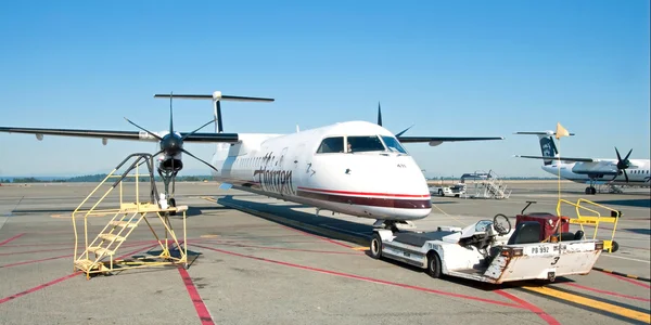 Plane ready to boarding in Vancouver YVR airport panorama — Stock Photo, Image