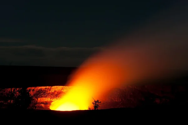 Cratère fumeur du volcan Halemaumau Kilauea dans les volcans Hawaï — Photo