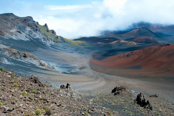 Cratere di Haleakala con sentieri nel Parco Nazionale di Haleakala a Maui — Foto Stock