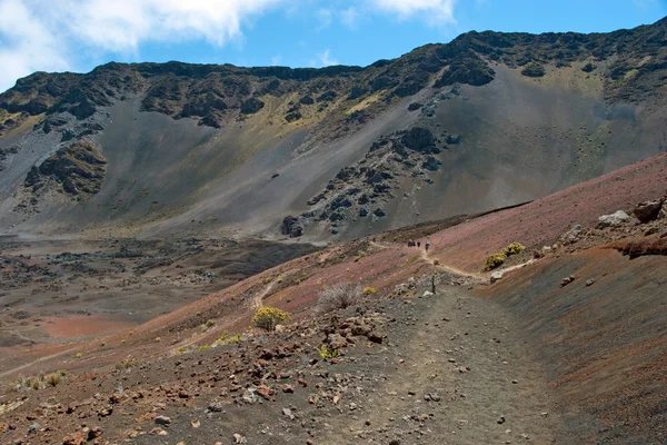 Cratera Haleakala com trilhas no Parque Nacional Haleakala em Maui — Fotografia de Stock