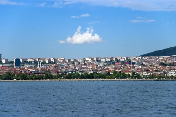 Kilátást Isztambul a komp a tengeren — Stock Fotó