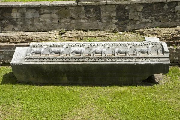 The remains of ancient stone architecture near Hagia Sophia in Istanbul — Stock Photo, Image