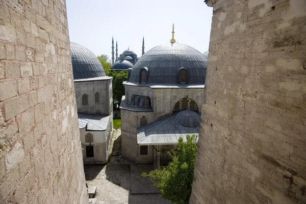 Vista da Hagia Sophia para a mesquita azul em Istambul Turquia . — Fotografia de Stock