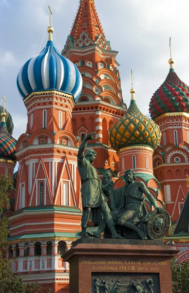 Monumento a Minin e Pozharsky na Praça Vermelha em Moscou — Fotografia de Stock