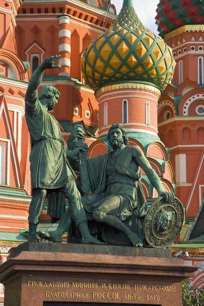 Monument to Minin and Pozharsky on the Red Square in Moscow — Stock Photo, Image