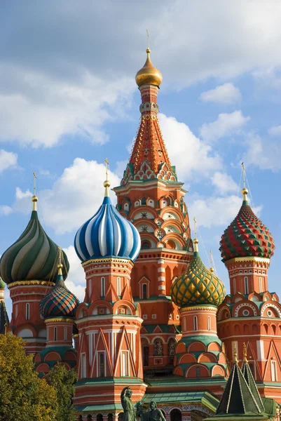 Catedral de São Basílio na Praça Vermelha de Moscou. Rússia . — Fotografia de Stock