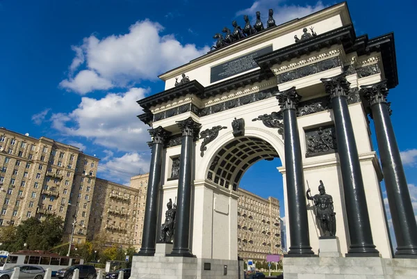 Triumphal Arch in Moscow, built in honor of the victory of the Russian in the war of 1812. Kutuzov Avenue in Moscow. — Stock Photo, Image