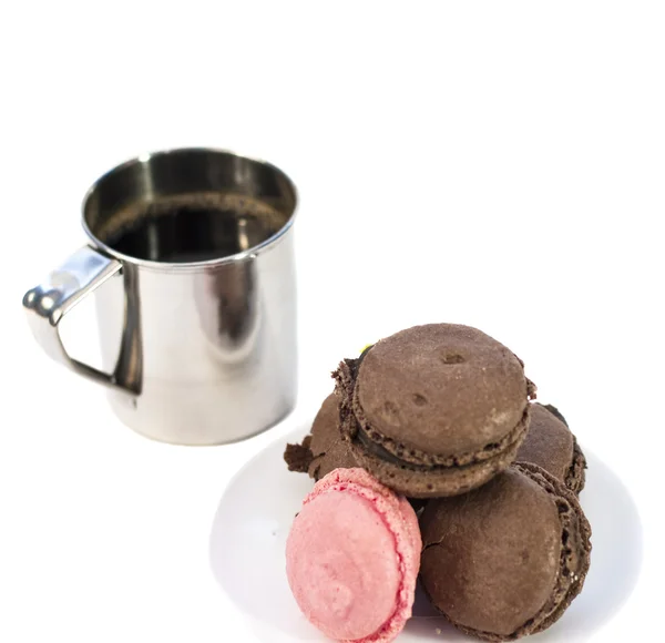 Cup of coffee with macaroons in brown and pink tone on white background — Stock Photo, Image