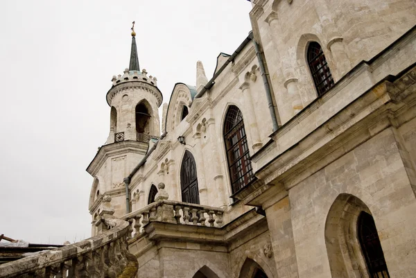 Igreja do Ícone Vladimir da Mãe de Deus em Bykovo, região de Moscovo. Rússia — Fotografia de Stock