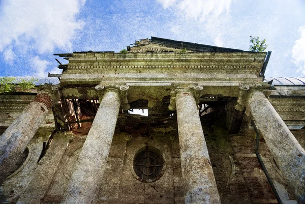 Igreja de Kazan Theotokos abandonada em Yaropolec, Rússia — Fotografia de Stock