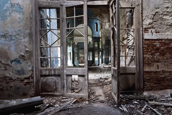 Yaropolec、ロシアの放棄されたカザン就寝教会 ロイヤリティフリーのストック写真
