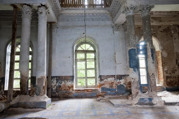 Terk edilmiş kazan theotokos kilisede yaropolec, Rusya Federasyonu Stok Fotoğraf