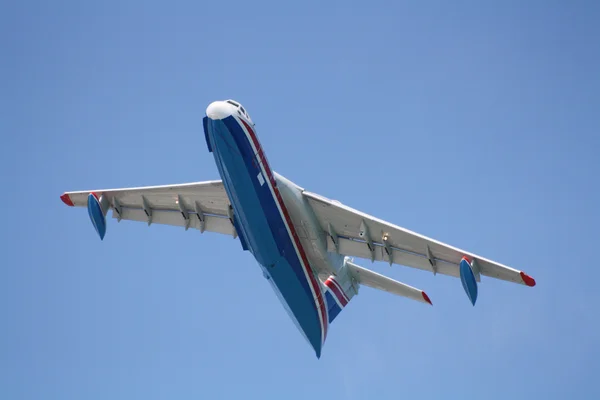 Seaplane in flight — Stock Photo, Image