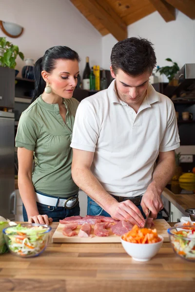 Young happy couple preparing lunch — Stock Photo, Image