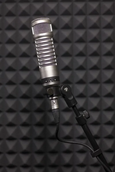 Condenser microphone in recording studio — Stock Photo, Image