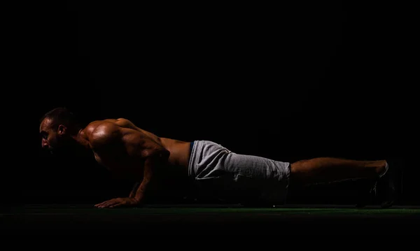 Topless Bonito Macho Está Fazendo Algum Exercício Push — Fotografia de Stock