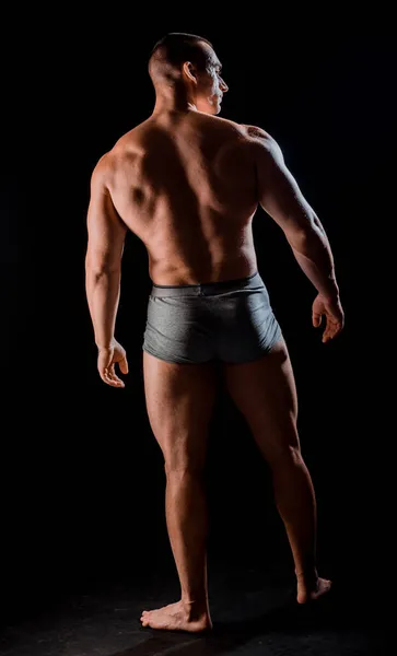 Bodybuilder Mann Mit Perfektem Körper Schultern Bizeps Trizeps Und Brust — Stockfoto