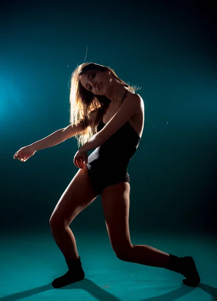 Сучасний Танцюрист Практикує Танцювальну Рутину — стокове фото