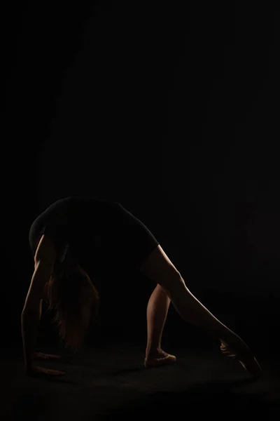 Suilhouette Bailarina Perfeita Postura Curvatura Chão — Fotografia de Stock