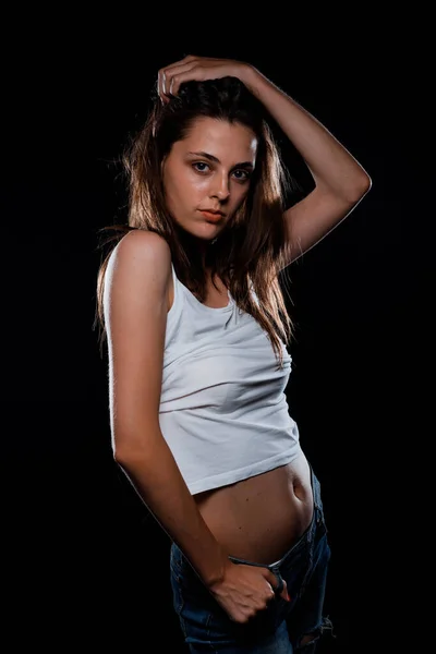 Retrato Una Hermosa Modelo Femenina Posando Top Blanco Moda — Foto de Stock