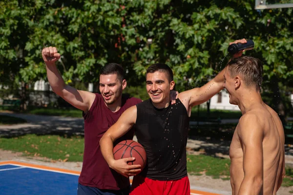 Grupo Partidos Baloncesto Celebrando Una Victoria — Foto de Stock