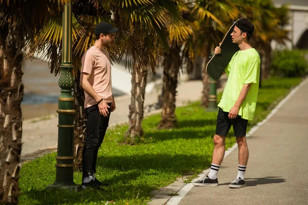 Two Male Friends Stopped Little Can Talk Skateboard — Stock Photo, Image